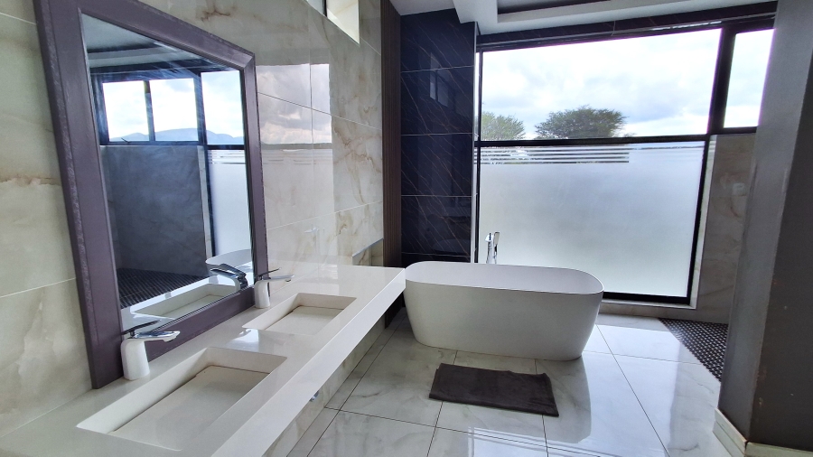 6 Bedroom Property for Sale in The Islands Estates North West